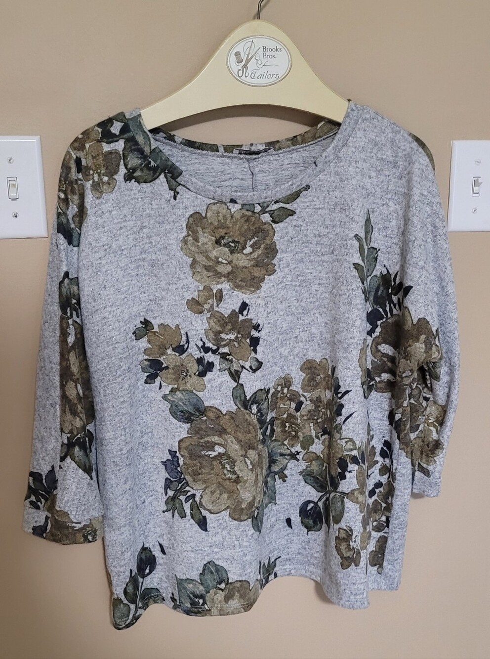 💜2 for $10💜 Bundle and save Floral Knit Top - Gray & Olive